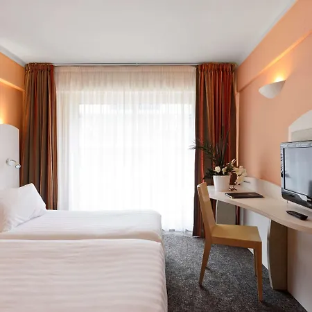 Western Astoria Hotel 3*