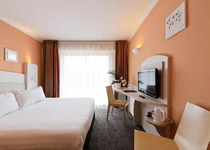 Отель Western Astoria 3*