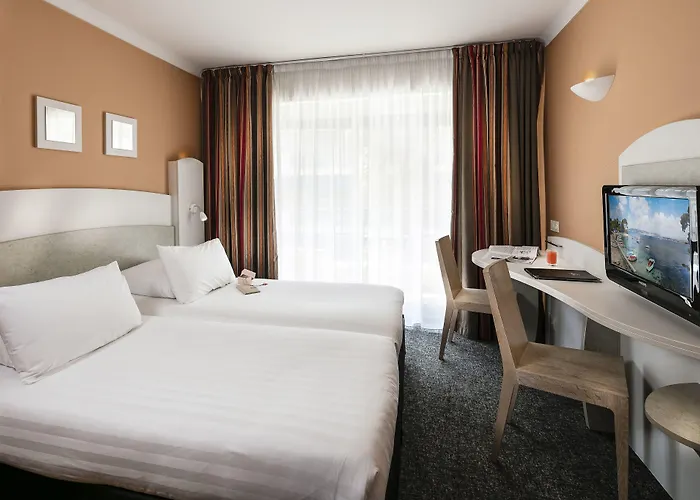 Western Astoria Отель 3*