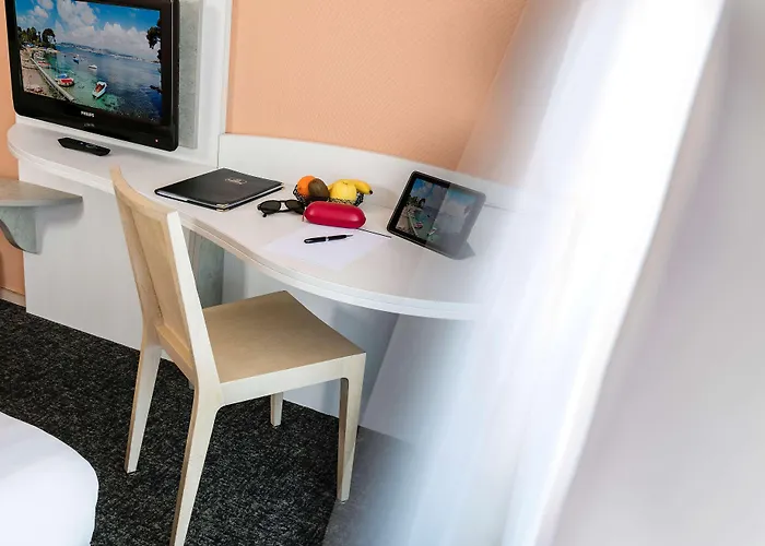 Отель Western Astoria 3*