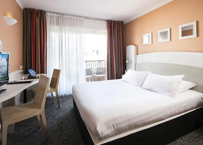 Отель Western Astoria 3*