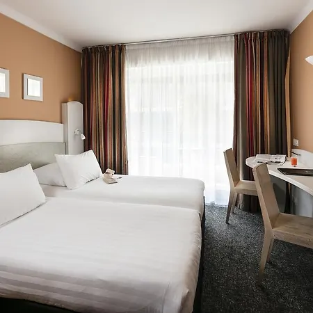 Hotel Western Astoria 3*