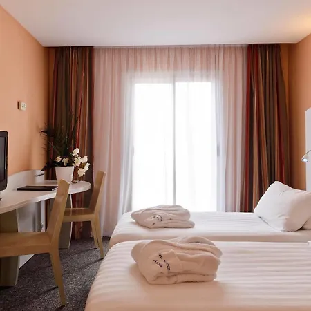 Western Astoria Hotel 3*