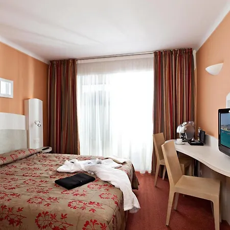 Western Astoria Hotel 3*