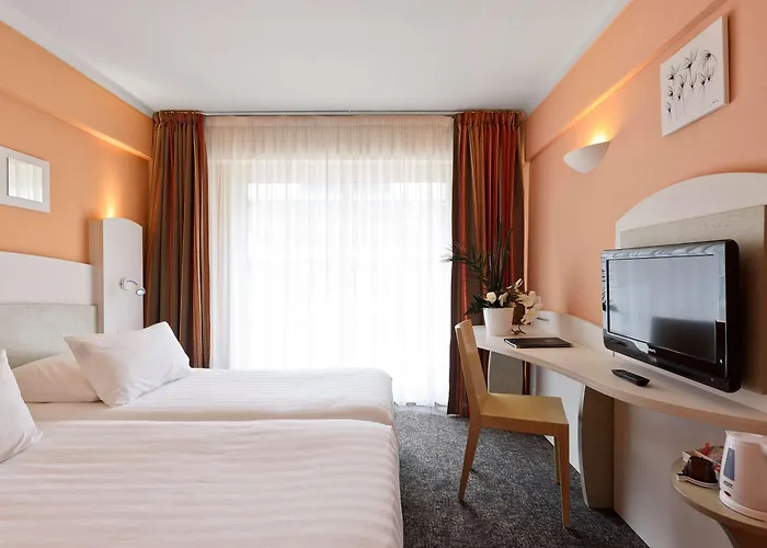 Western Astoria Hotel 3*